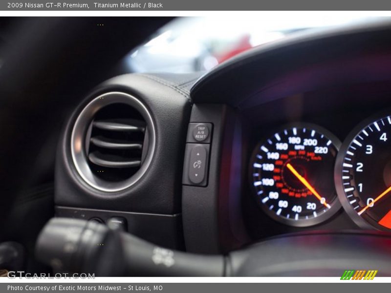 Titanium Metallic / Black 2009 Nissan GT-R Premium