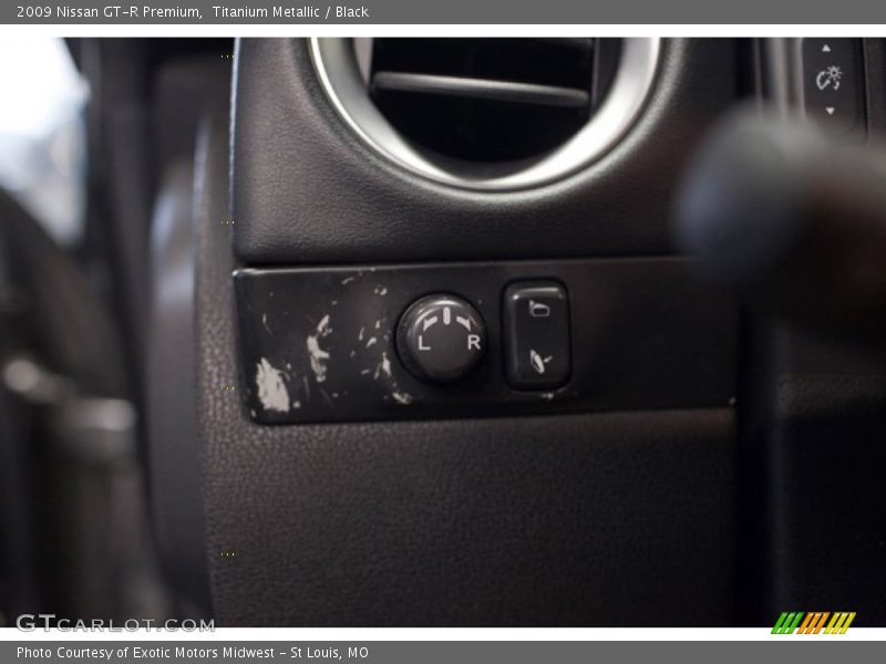 Titanium Metallic / Black 2009 Nissan GT-R Premium