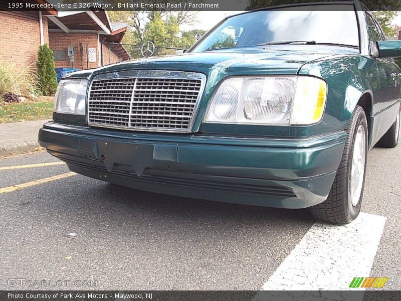 Brilliant Emerald Pearl / Parchment 1995 Mercedes-Benz E 320 Wagon