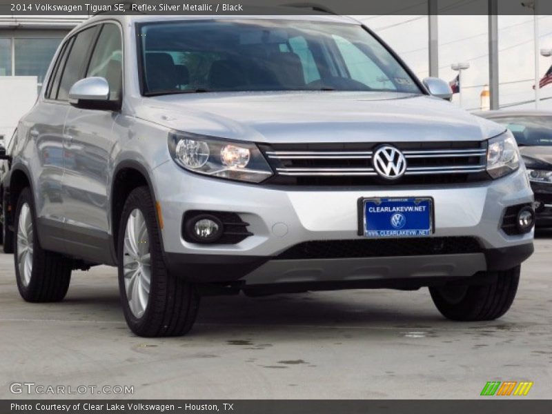 Reflex Silver Metallic / Black 2014 Volkswagen Tiguan SE