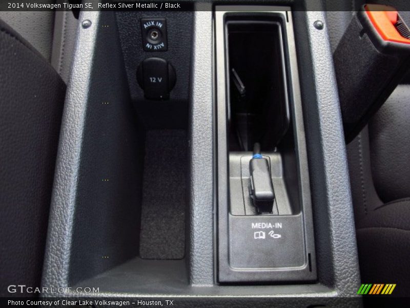 Reflex Silver Metallic / Black 2014 Volkswagen Tiguan SE