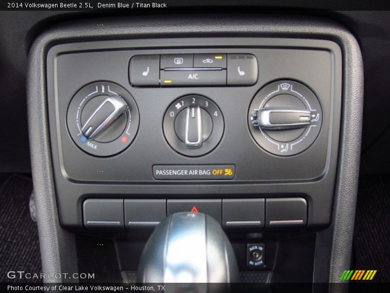 Denim Blue / Titan Black 2014 Volkswagen Beetle 2.5L