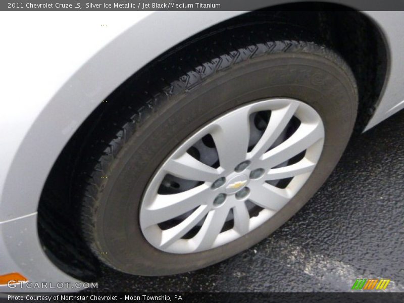 Silver Ice Metallic / Jet Black/Medium Titanium 2011 Chevrolet Cruze LS