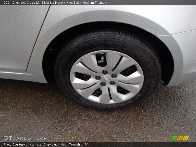 Silver Ice Metallic / Jet Black/Medium Titanium 2014 Chevrolet Cruze LS