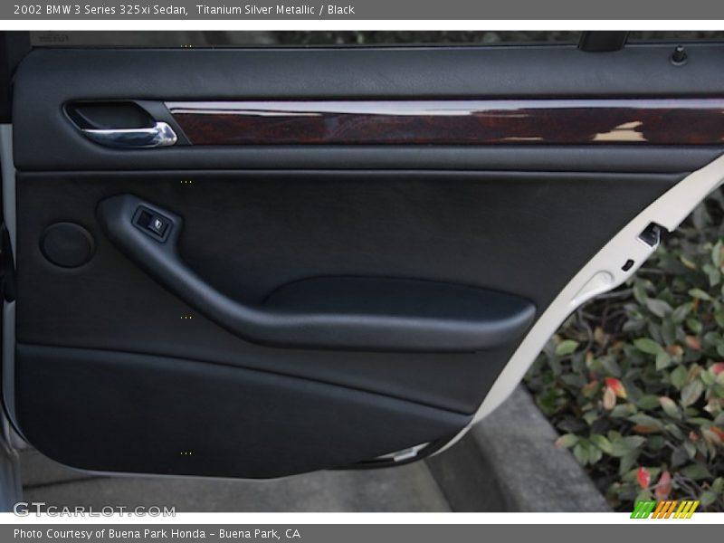 Titanium Silver Metallic / Black 2002 BMW 3 Series 325xi Sedan
