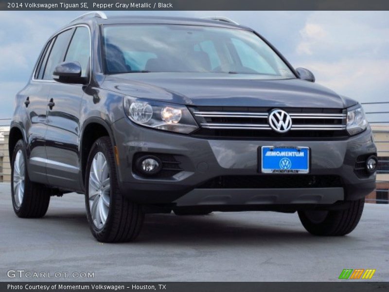 Pepper Gray Metallic / Black 2014 Volkswagen Tiguan SE