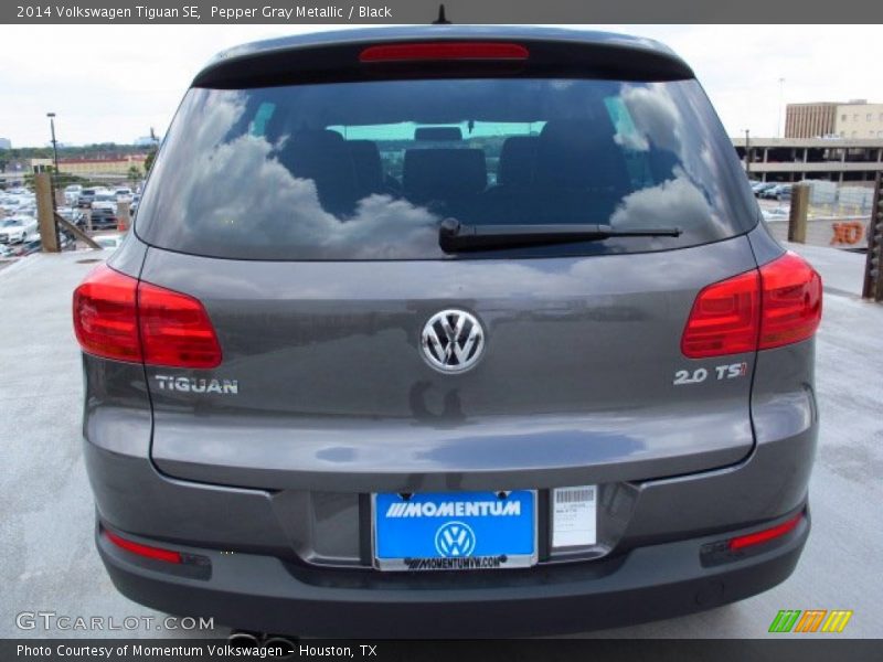 Pepper Gray Metallic / Black 2014 Volkswagen Tiguan SE