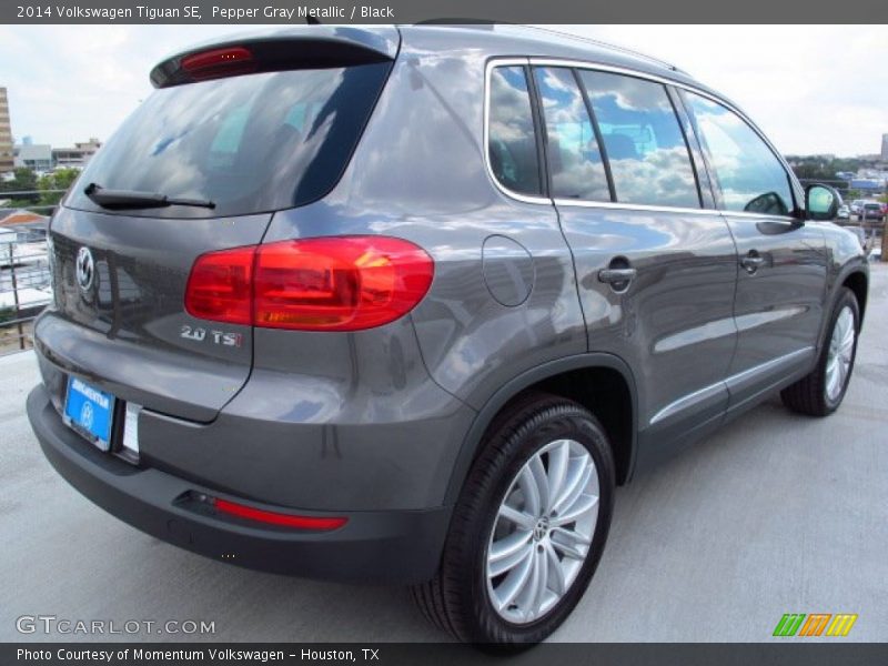 Pepper Gray Metallic / Black 2014 Volkswagen Tiguan SE