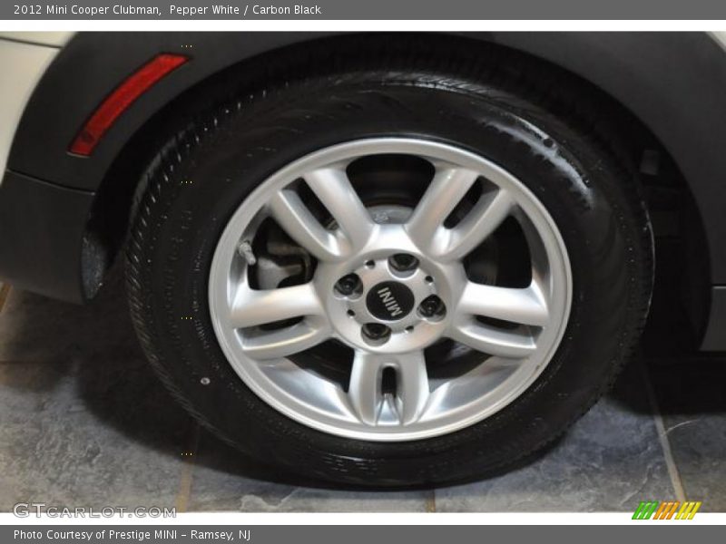 Pepper White / Carbon Black 2012 Mini Cooper Clubman
