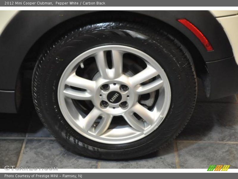 Pepper White / Carbon Black 2012 Mini Cooper Clubman