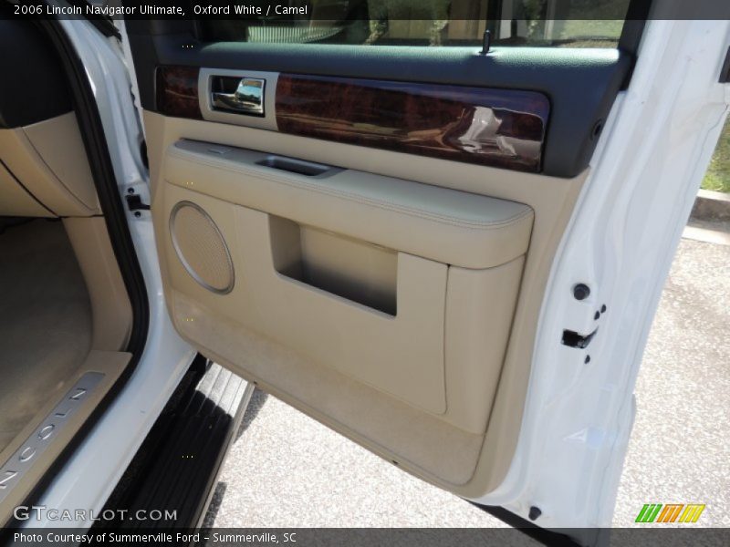 Oxford White / Camel 2006 Lincoln Navigator Ultimate