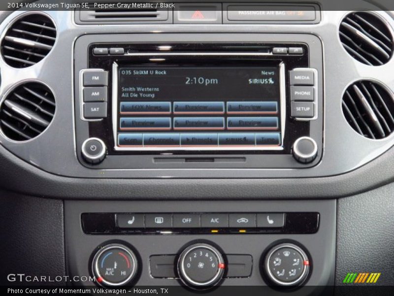 Pepper Gray Metallic / Black 2014 Volkswagen Tiguan SE