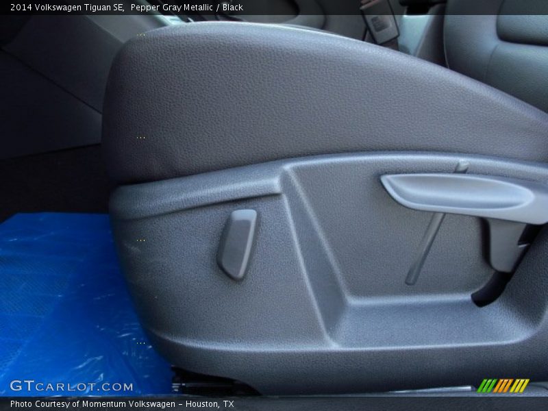Pepper Gray Metallic / Black 2014 Volkswagen Tiguan SE