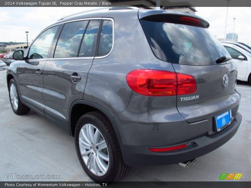 Pepper Gray Metallic / Black 2014 Volkswagen Tiguan SE