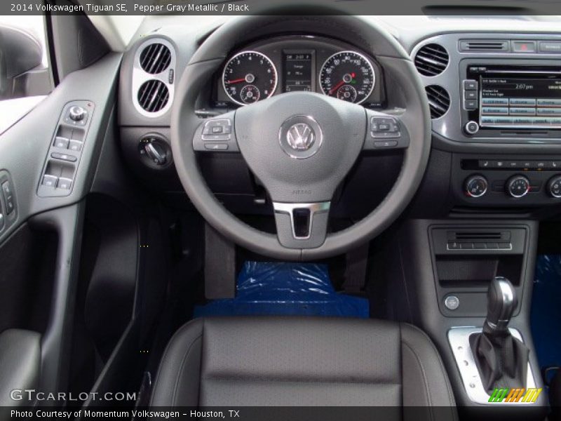 Pepper Gray Metallic / Black 2014 Volkswagen Tiguan SE