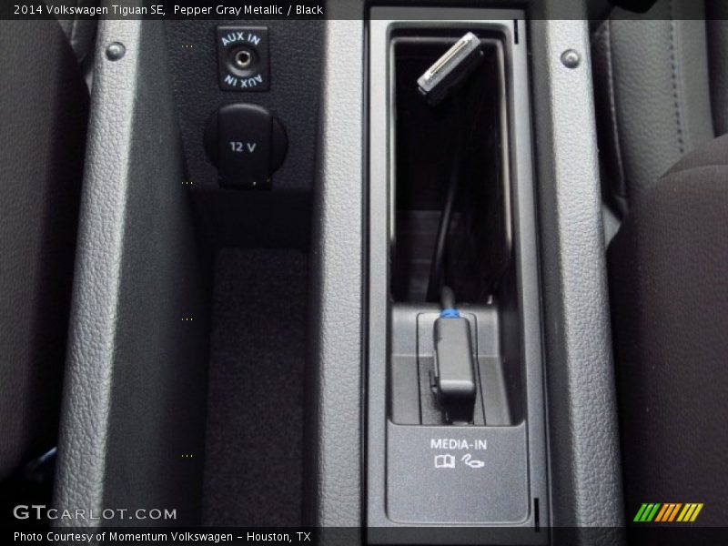 Pepper Gray Metallic / Black 2014 Volkswagen Tiguan SE