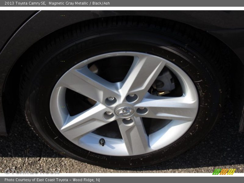 Magnetic Gray Metallic / Black/Ash 2013 Toyota Camry SE