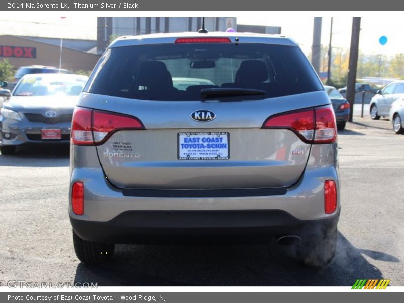 Titanium Silver / Black 2014 Kia Sorento LX