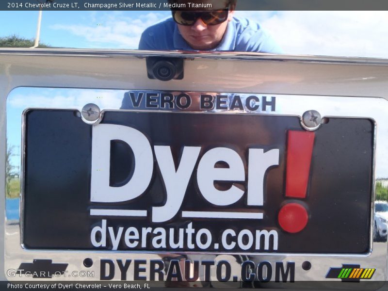 Champagne Silver Metallic / Medium Titanium 2014 Chevrolet Cruze LT