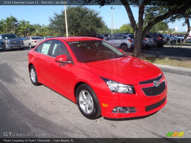 Front 3/4 View of 2014 Cruze LT