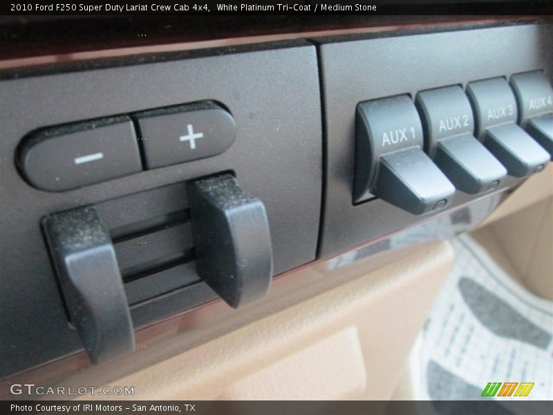 White Platinum Tri-Coat / Medium Stone 2010 Ford F250 Super Duty Lariat Crew Cab 4x4