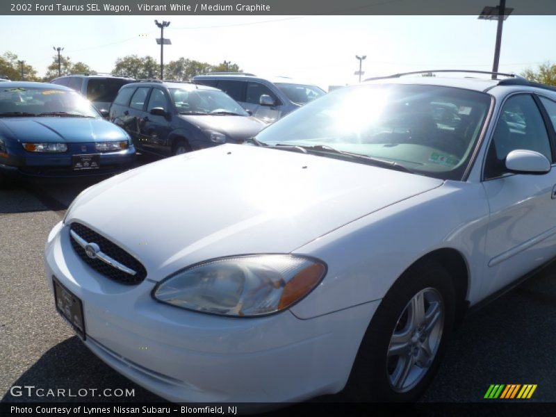Vibrant White / Medium Graphite 2002 Ford Taurus SEL Wagon
