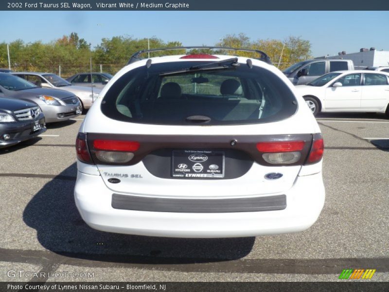 Vibrant White / Medium Graphite 2002 Ford Taurus SEL Wagon