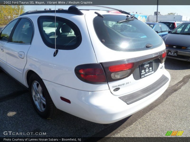 Vibrant White / Medium Graphite 2002 Ford Taurus SEL Wagon