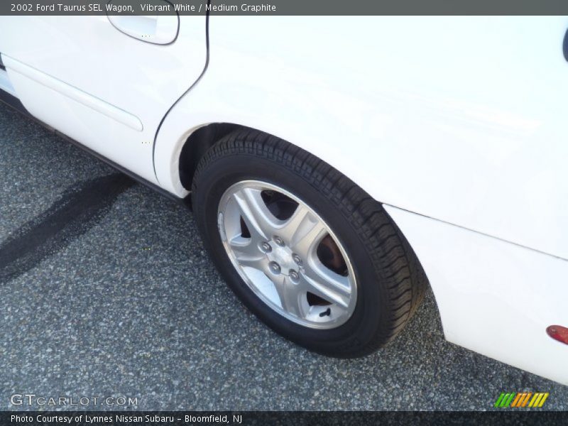 Vibrant White / Medium Graphite 2002 Ford Taurus SEL Wagon