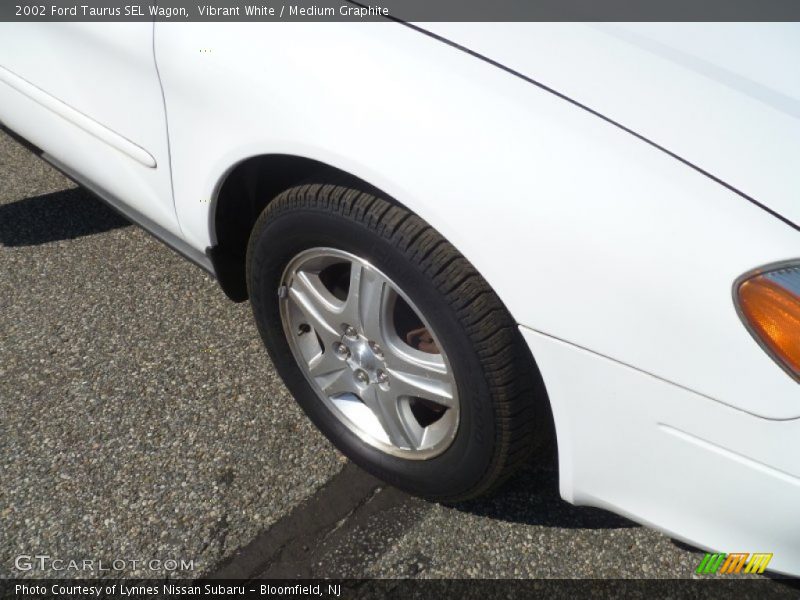 Vibrant White / Medium Graphite 2002 Ford Taurus SEL Wagon
