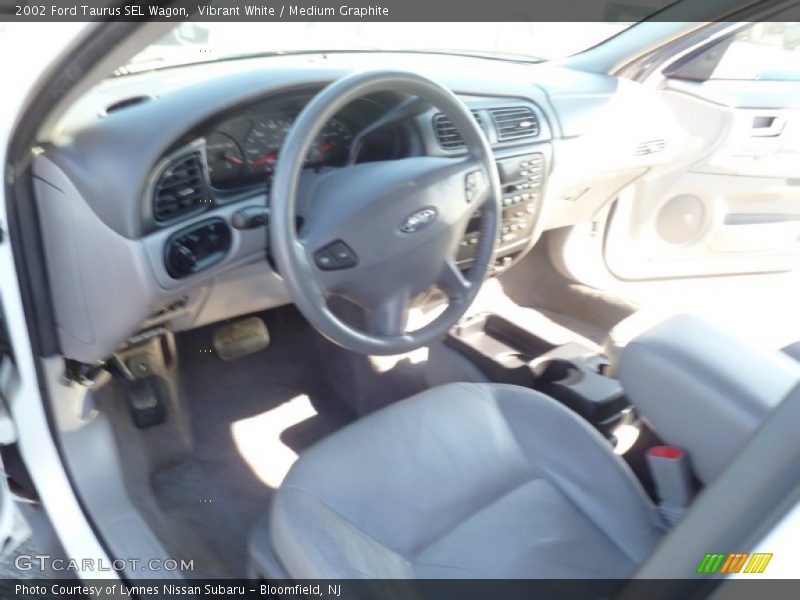 Vibrant White / Medium Graphite 2002 Ford Taurus SEL Wagon