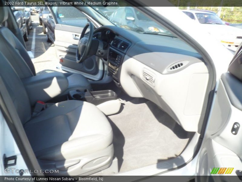 Vibrant White / Medium Graphite 2002 Ford Taurus SEL Wagon