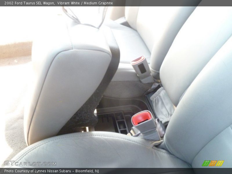 Vibrant White / Medium Graphite 2002 Ford Taurus SEL Wagon