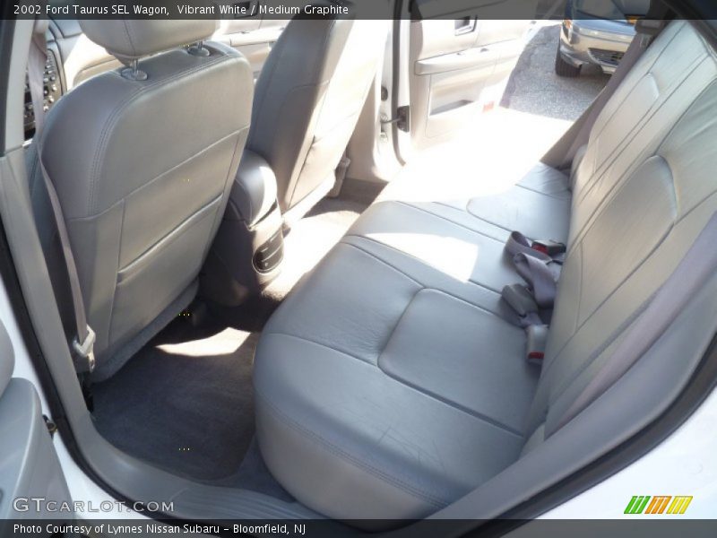Vibrant White / Medium Graphite 2002 Ford Taurus SEL Wagon