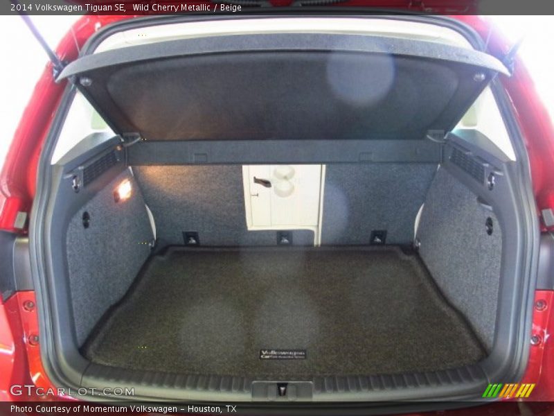 Wild Cherry Metallic / Beige 2014 Volkswagen Tiguan SE