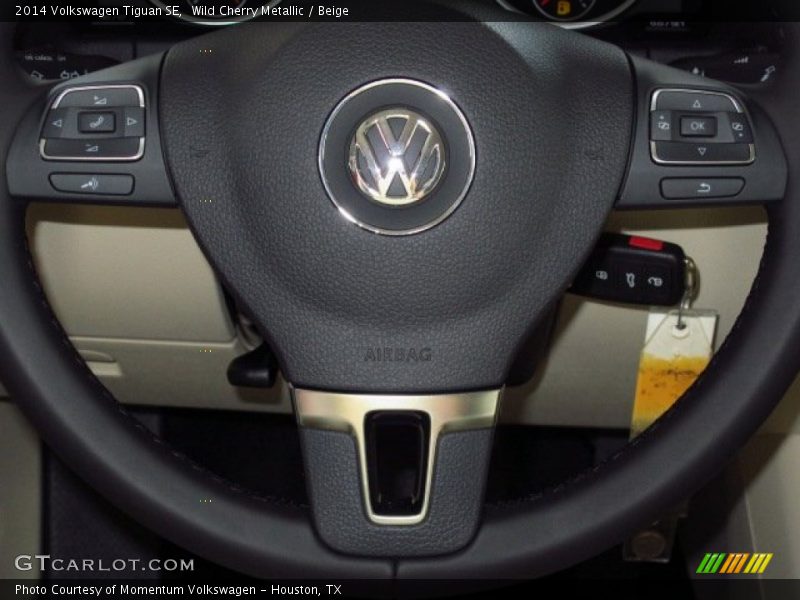Wild Cherry Metallic / Beige 2014 Volkswagen Tiguan SE