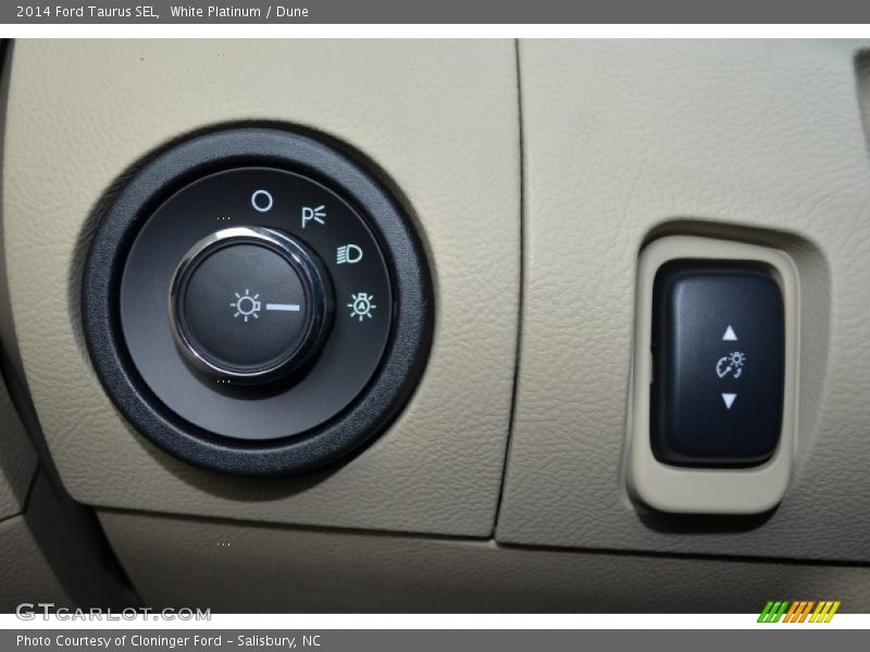 White Platinum / Dune 2014 Ford Taurus SEL