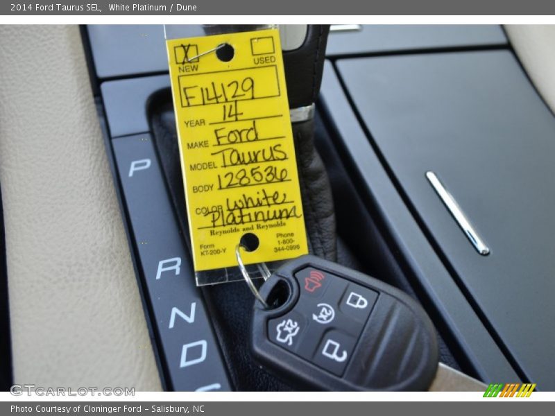 White Platinum / Dune 2014 Ford Taurus SEL