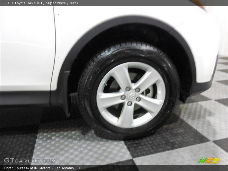 Super White / Black 2013 Toyota RAV4 XLE