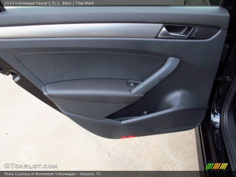 Door Panel of 2014 Passat 2.5L S