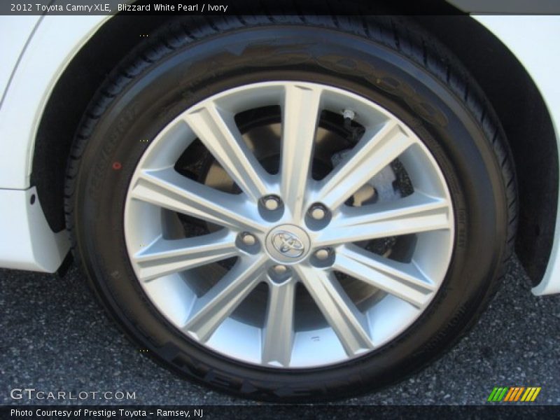 Blizzard White Pearl / Ivory 2012 Toyota Camry XLE