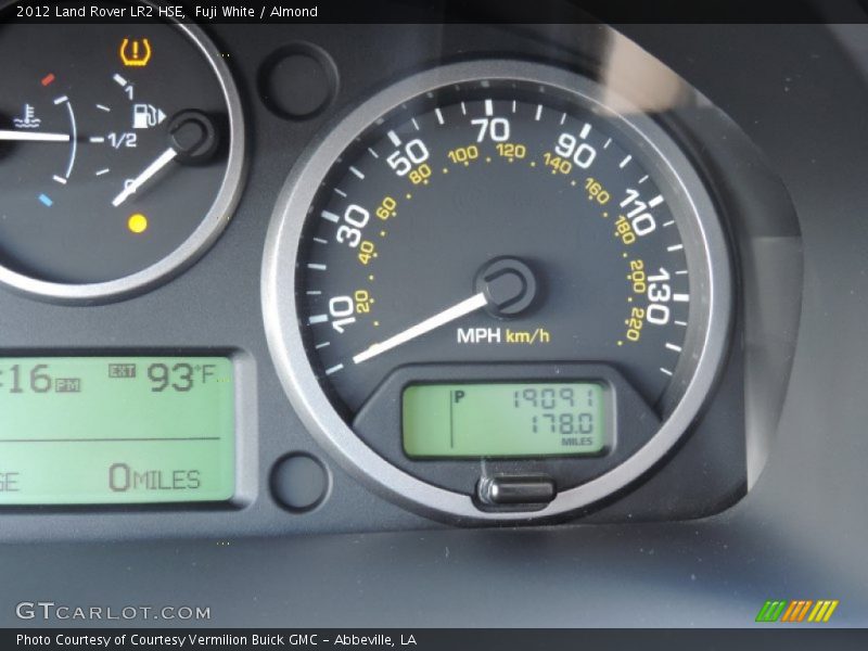 Fuji White / Almond 2012 Land Rover LR2 HSE