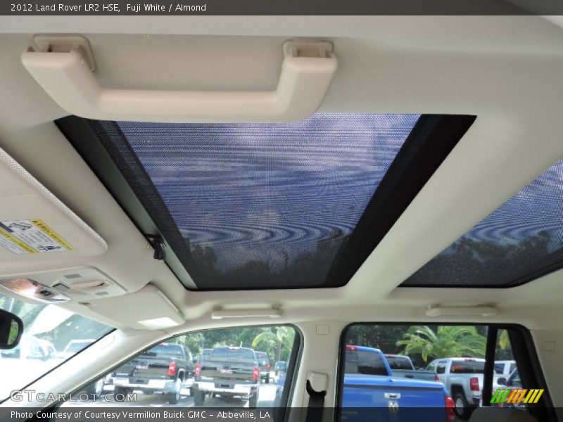 Fuji White / Almond 2012 Land Rover LR2 HSE