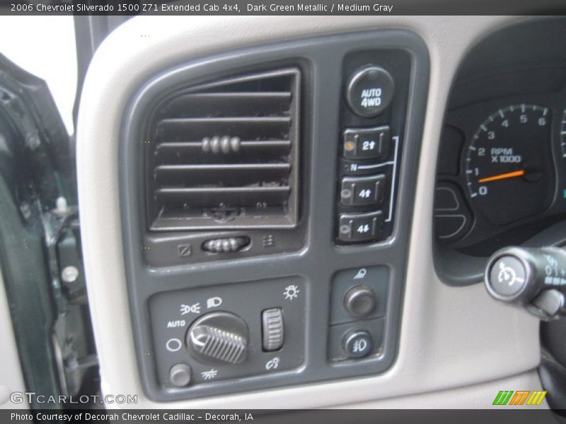 Dark Green Metallic / Medium Gray 2006 Chevrolet Silverado 1500 Z71 Extended Cab 4x4