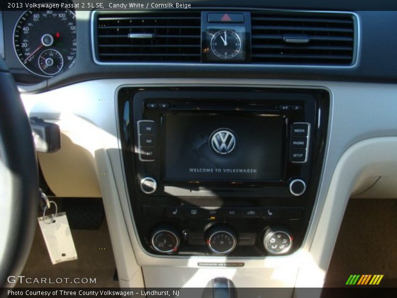 Candy White / Cornsilk Beige 2013 Volkswagen Passat 2.5L SE