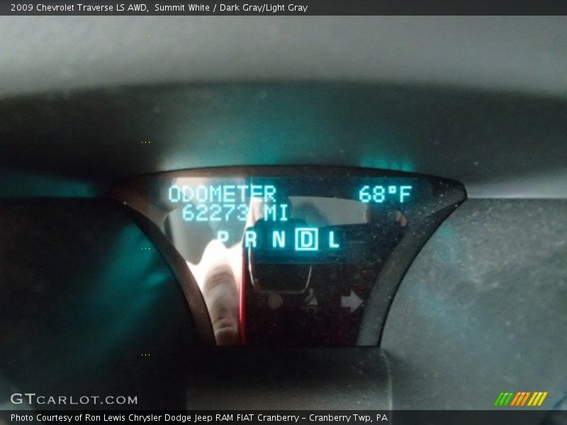 Summit White / Dark Gray/Light Gray 2009 Chevrolet Traverse LS AWD