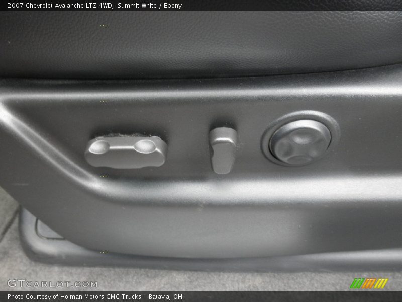 Summit White / Ebony 2007 Chevrolet Avalanche LTZ 4WD
