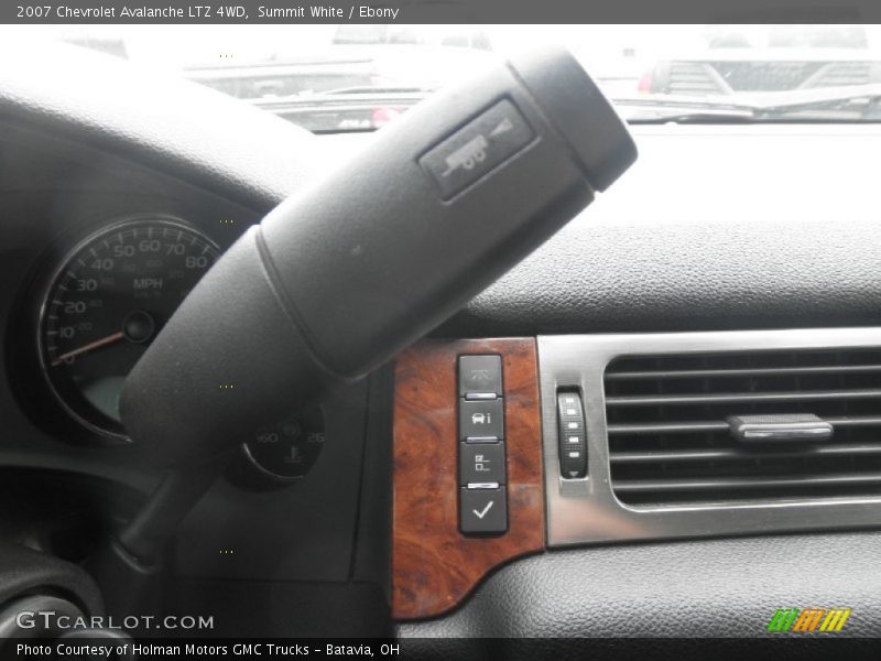Summit White / Ebony 2007 Chevrolet Avalanche LTZ 4WD