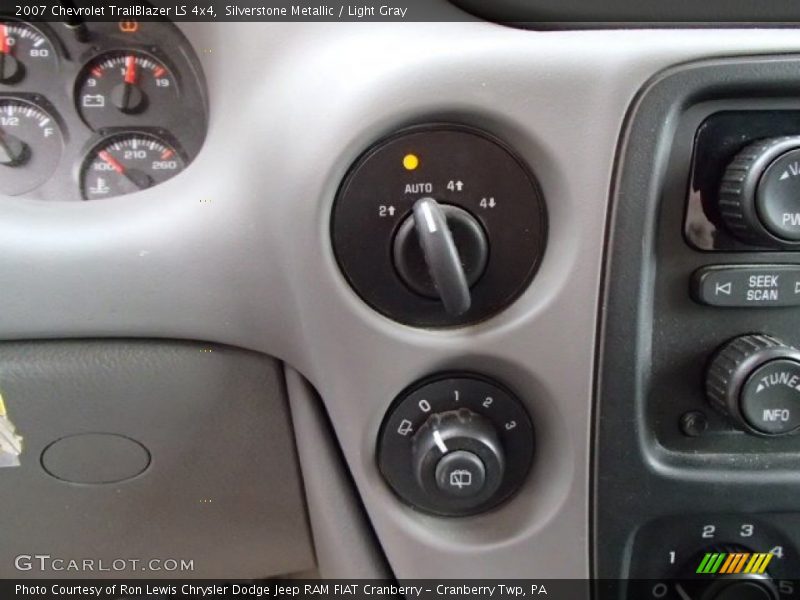 Silverstone Metallic / Light Gray 2007 Chevrolet TrailBlazer LS 4x4