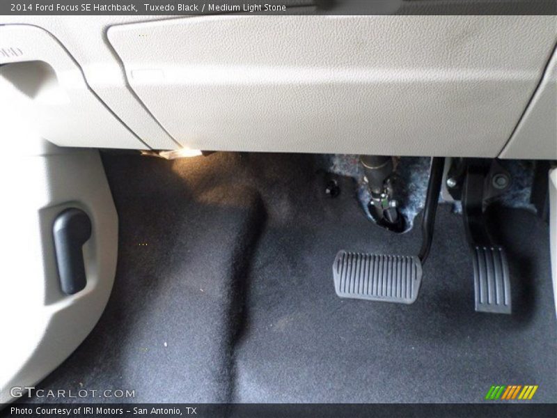 Tuxedo Black / Medium Light Stone 2014 Ford Focus SE Hatchback